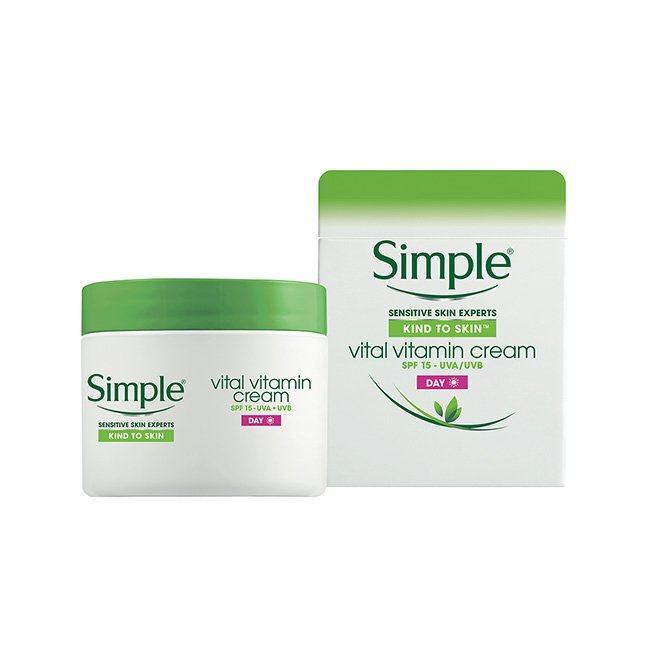 Kem Dưỡng Ban Ngày Simple Kind To Skin Vital Vitamin Day Cream SPF 15 50ml